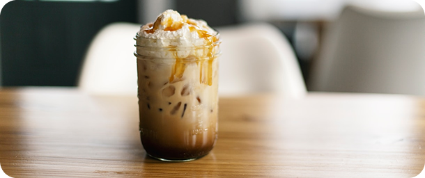 vaso de café iced macchiato
